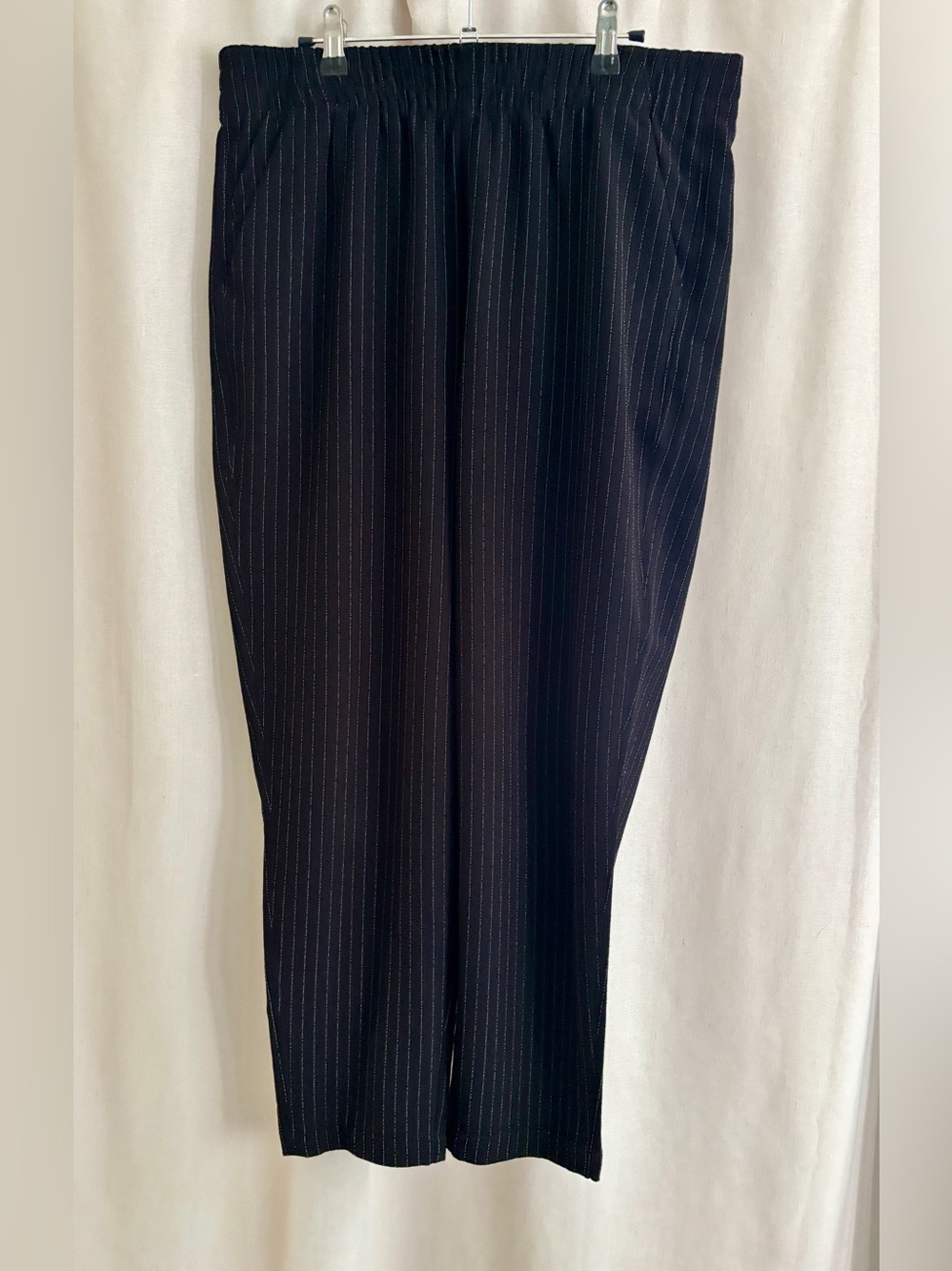 Abercrombie & Fitch Pinstriped Cropped Dress Pants — M